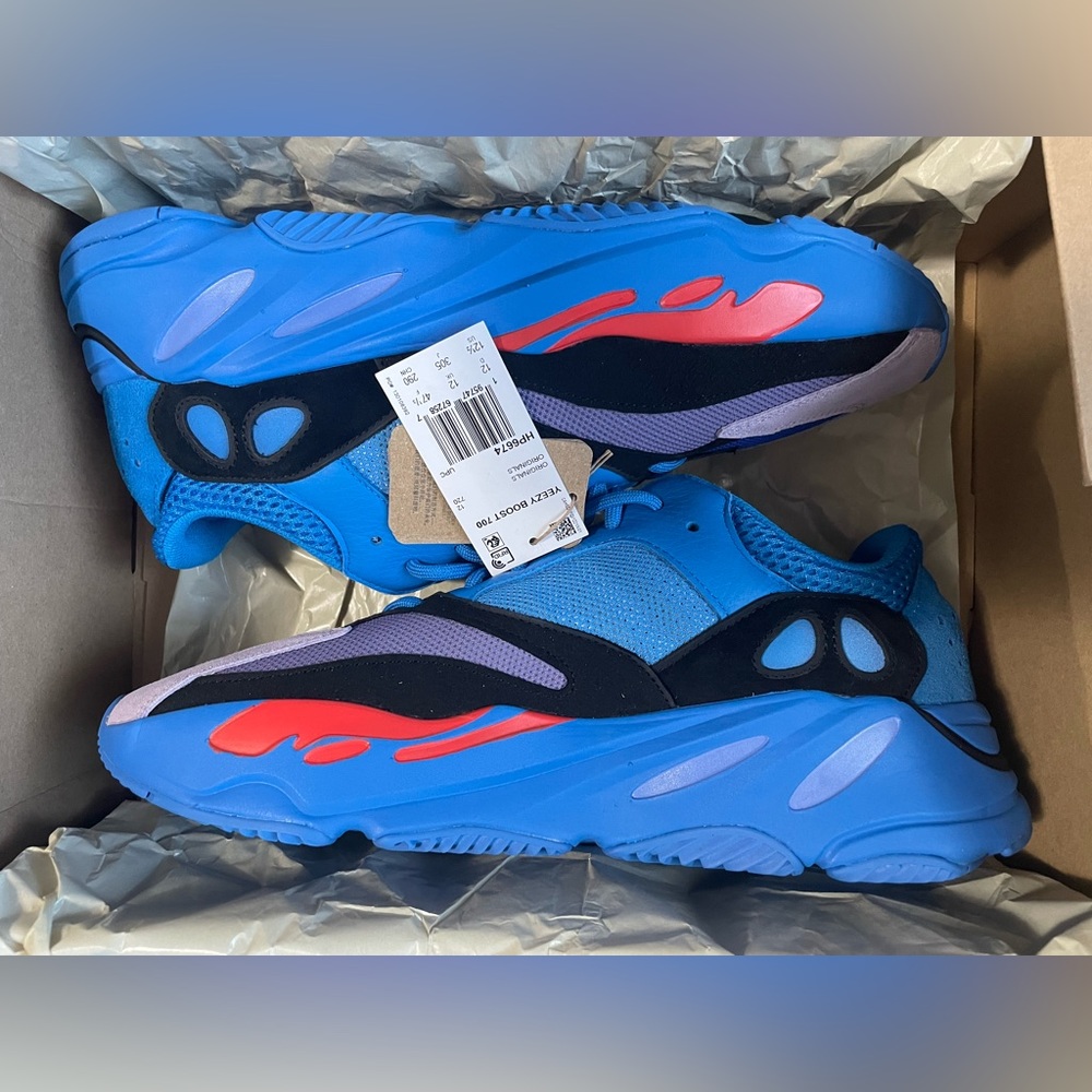 Yeezy Boost 700 Hi-Res-Blue
